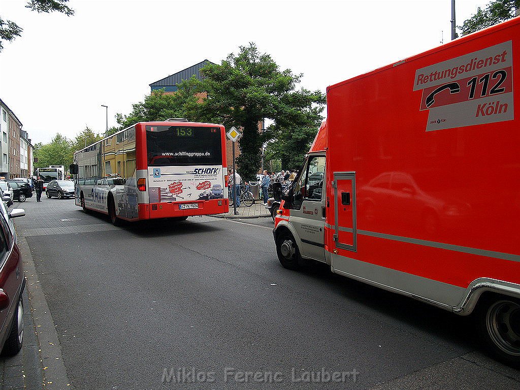 VU PKW KVB Bus Koeln Vingst Burgstr Oranienstr P26.JPG